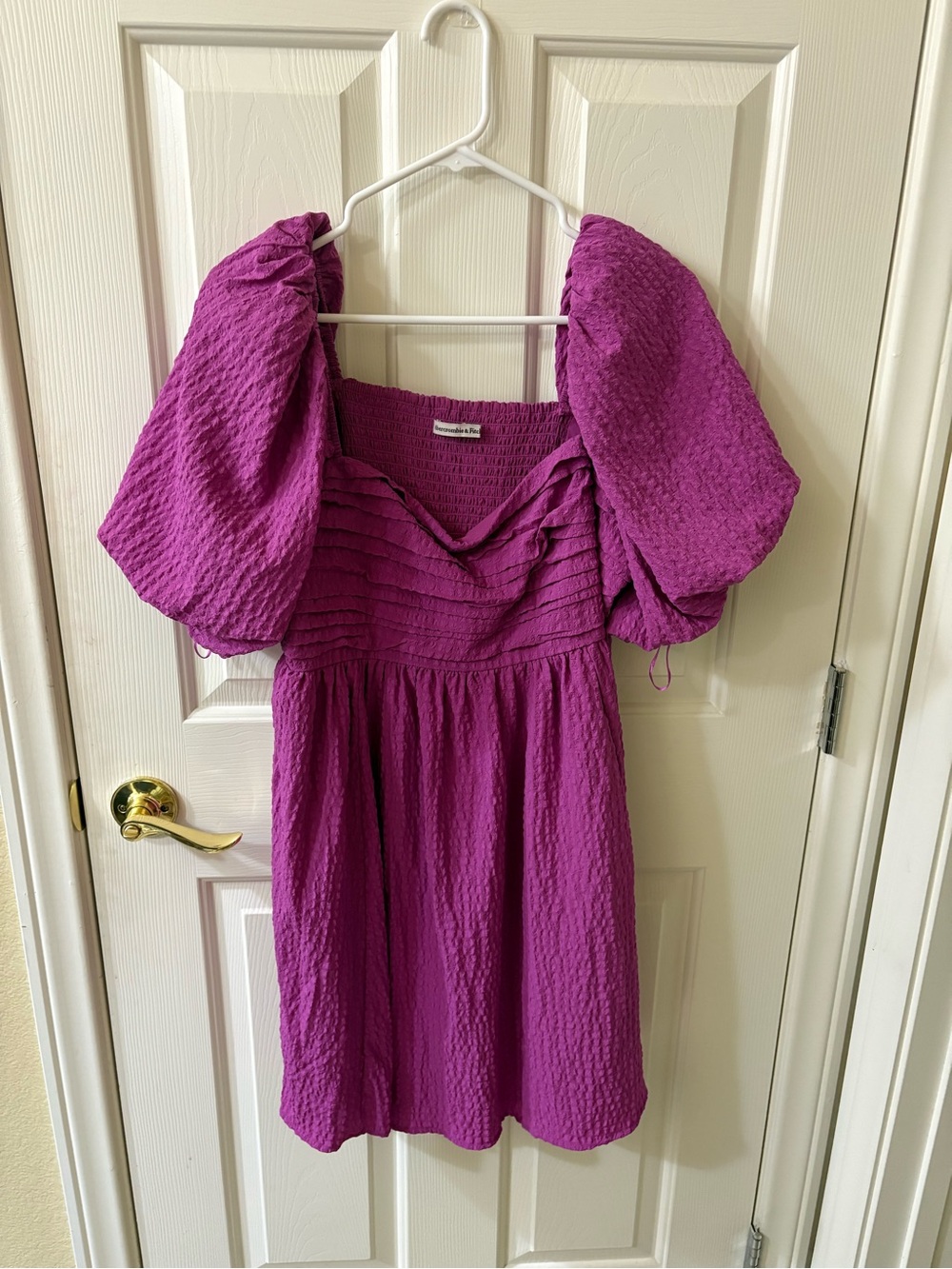 Abercrombie & Fitch Women’s Puff-Sleeve Smocked Dress in Magenta